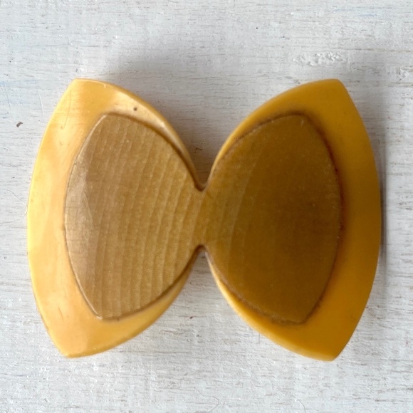 Vintage 30's Celluloid Bow Tie Butterfly Brooch Romantic Layered 2 Tone Yellow - Picture 10 of 10